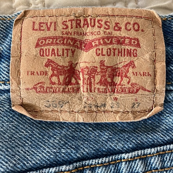 Levi’s Loose Straight 569 Regular 25X26 vintage, holes in back. - Picture 5 of 6